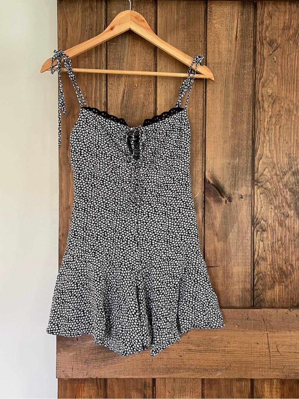 Streetwear Society Tie Strap Eyelet Trim Flouncy Smocked Shorts Romper Small